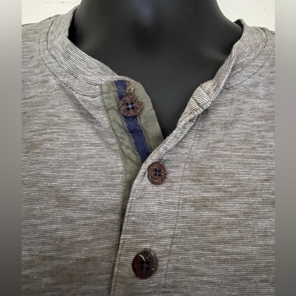 Tommy Bahama Men’s Shirt - Picture 2 of 4